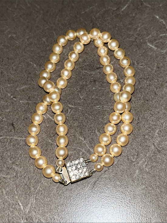 Unknown source Jewelry - Elegant Ivory Pearl Double-Strand Bracelet with Crystal Clasp As is